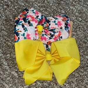 Banded NWT 2 piece pack Floral and Yellow Hair Bow Set
